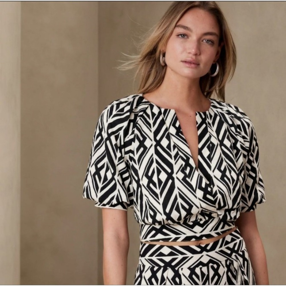 Banana Republic NWT Cropped Wrap Top Plus SS Blouse Stone Washed Geometric Sz M